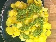 Kartoffelscheiben mit Basilikumpesto - Rezept