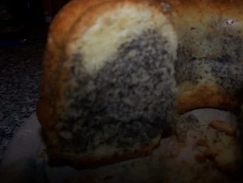 Gugelhupf mit Mohnfüllung - Rezept