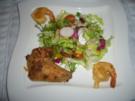 Gefüllte Hähnchenflügel mit Garnelen und Salat - Rezept