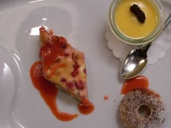 Österreichisches Dessert - Ribiselschnitte, Marmorhupf und Eierlikörcreme - Rezept