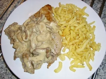 Jägerschnitzel mit Pilz-Wacholder-Rahm - Rezept