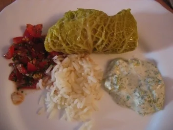 Rezept: Wirsingröllchen mit Tomaten Wirsingröllchen mit Tomaten - Rezept