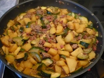 Rezept: Bauernpfanne mit Zucchini Bauernpfanne mit Zucchini - Rezept