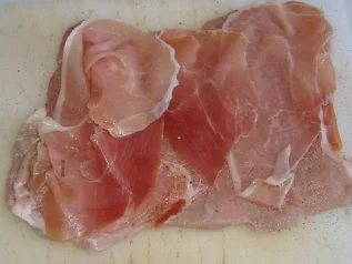 Rezept: Gefülltes Kalbssteak mit Mozzarella und Basilikum auf Rucolarisotto Gefülltes Kalbssteak mit Mozzarella und Basilikum auf Rucolarisotto - Rezept