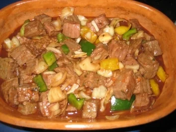 Gulasch im Römertopf - Rezept