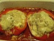 Paprikaschoten mit Hack und Schafskäse gefüllt - Rezept