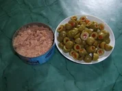 Thunfischsauce mit Paprikaoliven - Rezept