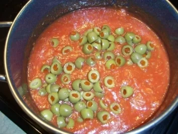 Thunfischsauce mit Paprikaoliven - Rezept