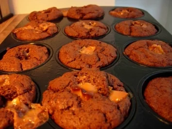 Schoko-Muffins mit weicher Karamellfüllung - Rezept