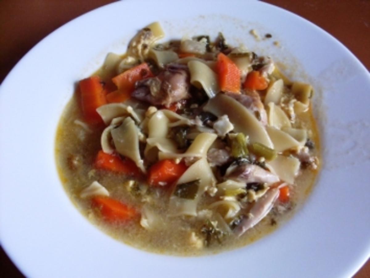 Suppe~Brühnudeln mit Hühnerfleisch - Rezept