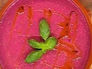 Rezept: Himbeer-Gazpacho mit Ziegenkäse-Crostini Himbeer-Gazpacho mit Ziegenkäse-Crostini - Rezept