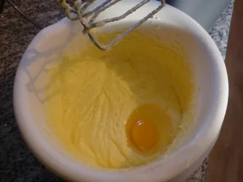 Kandiskuchen mit Pflaumenmus - Rezept