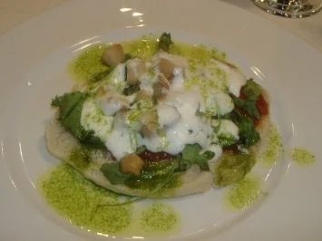 Rezept: Pitta mit Rucola Tomaten und Parmesanschaum Pitta mit Rucola Tomaten und Parmesanschaum - Rezept