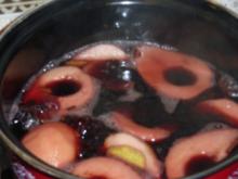 Rotweinbirnen mit Zimtsahne - Rezept