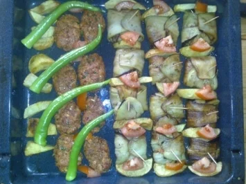Gehacktes im Auberginenmantel   [Köfteli Patlican Sarmasi]  (TÜRKISCHE KÜCHE) - Rezept