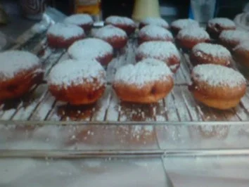 Berliner,Krebel Mit Marmelade - Rezept