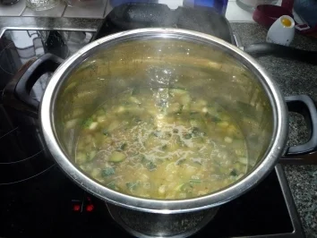 Rezept: Zucchini - Cremesuppe Bild Nr. 5 Zucchini - Cremesuppe - Rezept - Bild Nr. 5