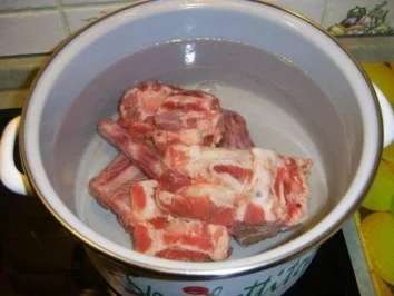 Rezept: Fadennudelsuppe mit Paprika und Lauchzwiebel Fadennudelsuppe mit Paprika und Lauchzwiebel - Rezept