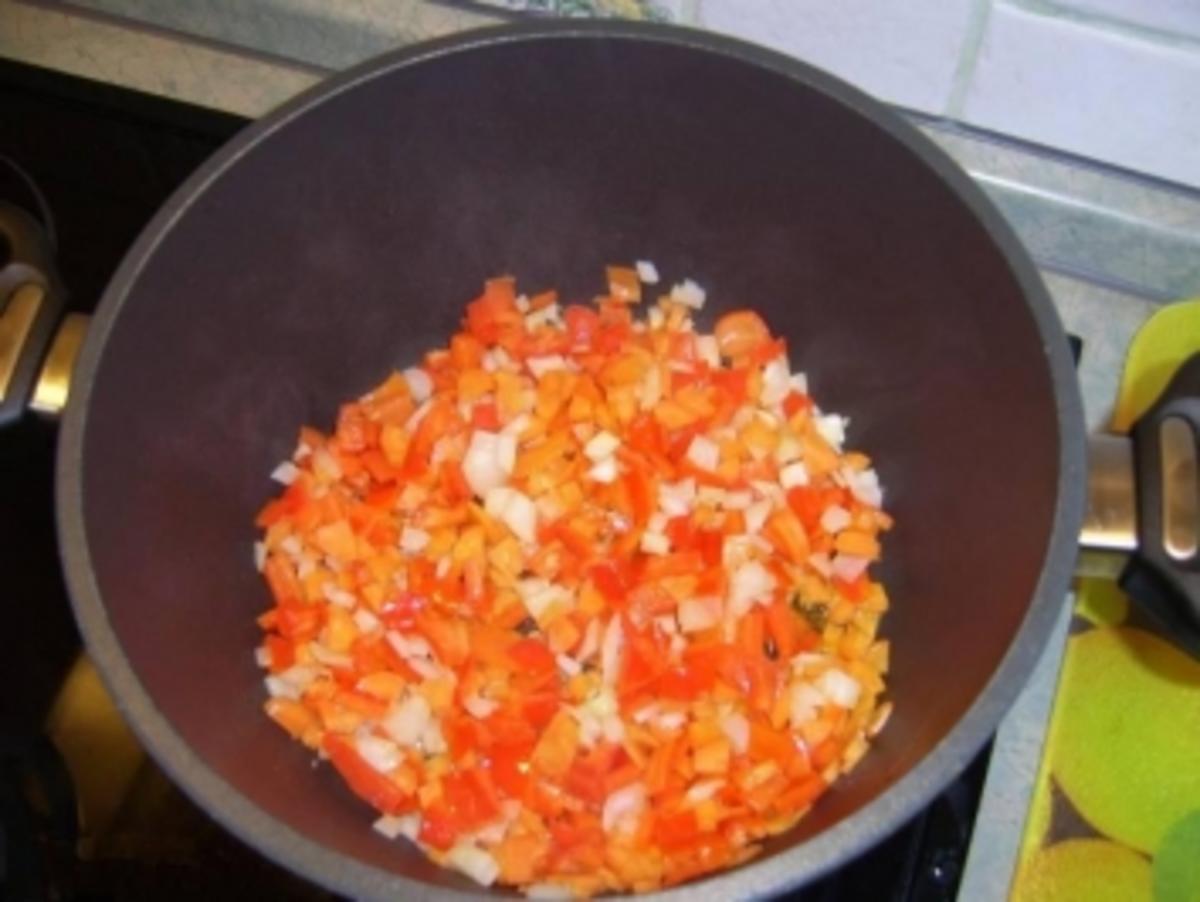 Fadennudelsuppe mit Paprika und Lauchzwiebel - Rezept