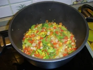 Rezept: Fadennudelsuppe mit Paprika und Lauchzwiebel Fadennudelsuppe mit Paprika und Lauchzwiebel - Rezept