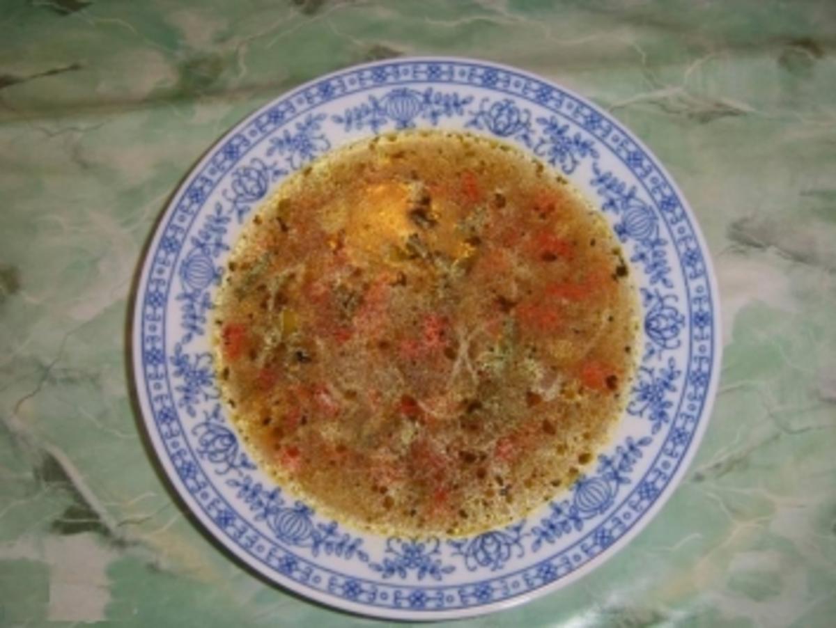 Fadennudelsuppe mit Paprika und Lauchzwiebel - Rezept