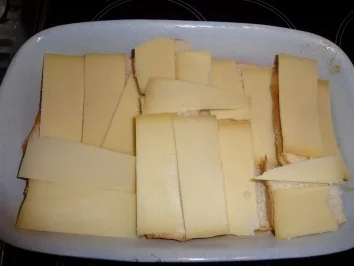 Rezept: Käse-Brot-Auflauf mit Geschnetzeltem Käse-Brot-Auflauf mit Geschnetzeltem - Rezept