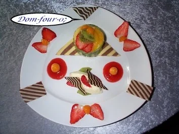 Rezept: Früchte-Törtchen mit Weincreme & Vanillecremeschiffchen Bild Nr. 2 Früchte-Törtchen mit Weincreme & Vanillecremeschiffchen - Rezept - Bild Nr. 2