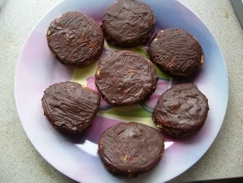 Rezept: Gebäck: Mohrenköpfe mit Pudding gefüllt Bild Nr. 2 Gebäck: Mohrenköpfe mit Pudding gefüllt - Rezept - Bild Nr. 2