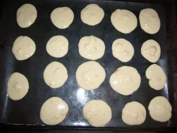 Rezept: Gebäck: Mohrenköpfe mit Pudding gefüllt Bild Nr. 3 Gebäck: Mohrenköpfe mit Pudding gefüllt - Rezept - Bild Nr. 3