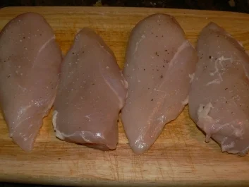 Hähnchenbrustfilet mit einer scharfen Mozzarella-Paprika Kruste - Rezept