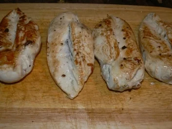 Hähnchenbrustfilet mit einer scharfen Mozzarella-Paprika Kruste - Rezept