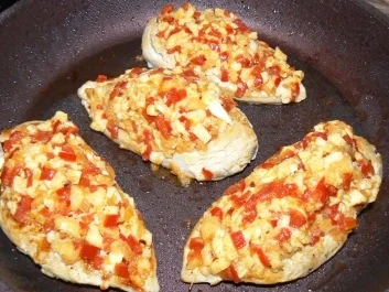 Hähnchenbrustfilet mit einer scharfen Mozzarella-Paprika Kruste - Rezept