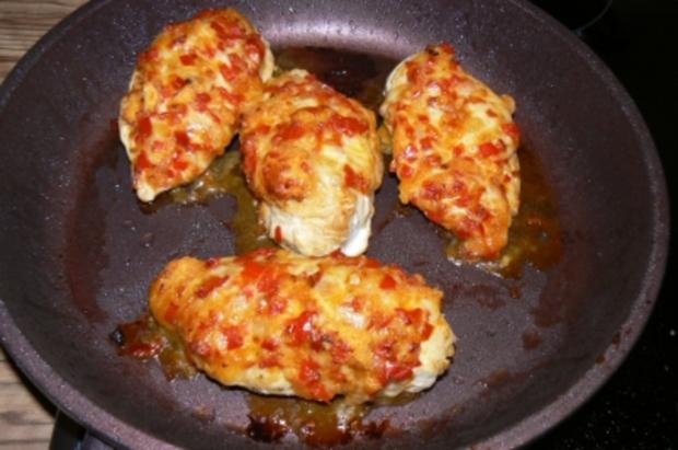Hähnchenbrustfilet mit einer scharfen Mozzarella-Paprika Kruste ...