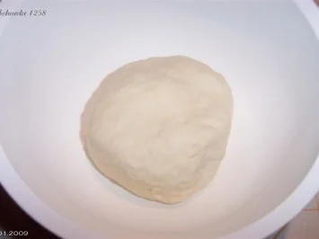 Pizza "nach Art des Hauses" - Rezept