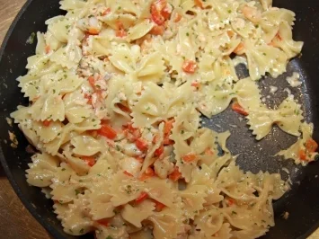 Farfalle in Lachs-Garnelen-Rahm - Rezept