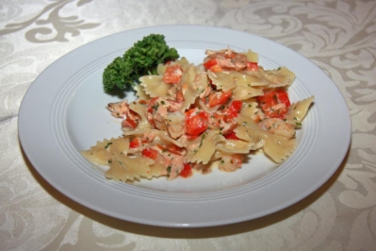 Bilder für Farfalle in Lachs-Garnelen-Rahm - Rezept