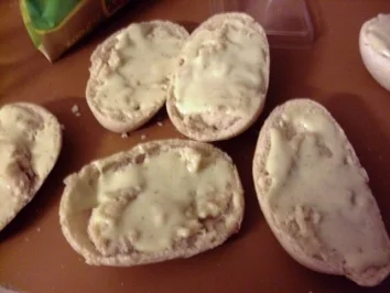 Rezept: PartySnack~Warme,leckere Brötchen zum Abendbrot Bild Nr. 3 PartySnack~Warme,leckere Brötchen zum Abendbrot - Rezept - Bild Nr. 3