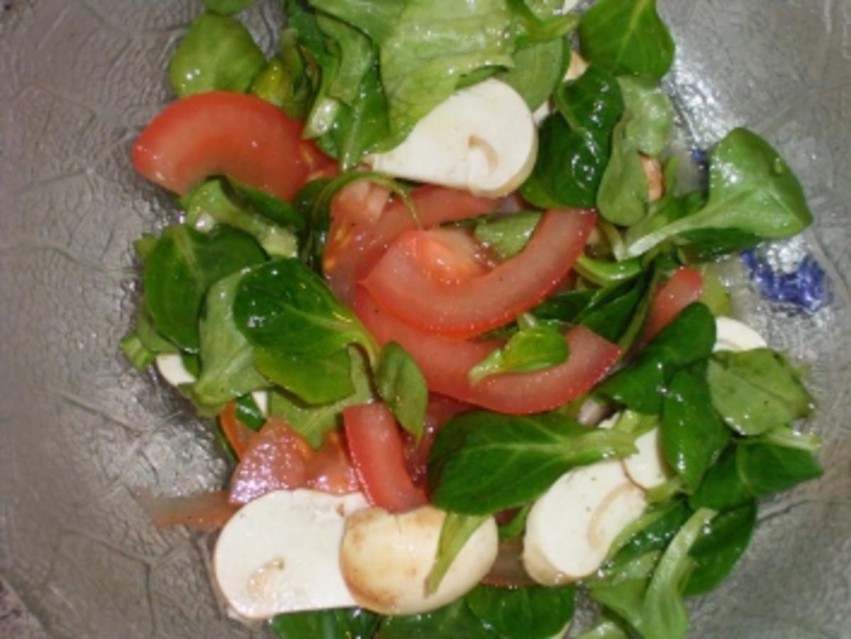 Bilder für Feldsalat mit Champignons und Tomaten - Rezept