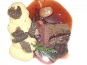 Rinderfilet auf Rotweinschalotten an getrüffeltem Kartoffelpüree - Rezept