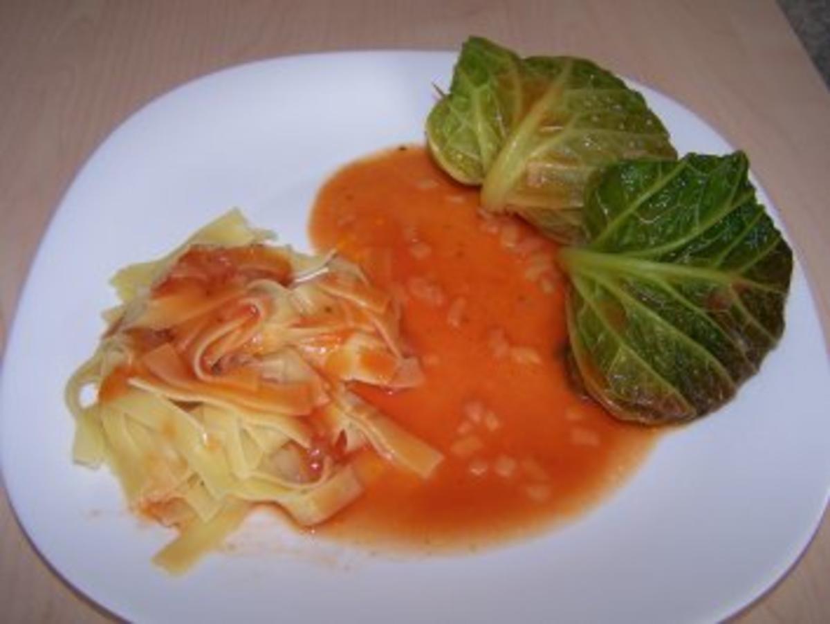 Wirsing-Wickel mit Kalbsbrät - Rezept mit Bild - kochbar.de