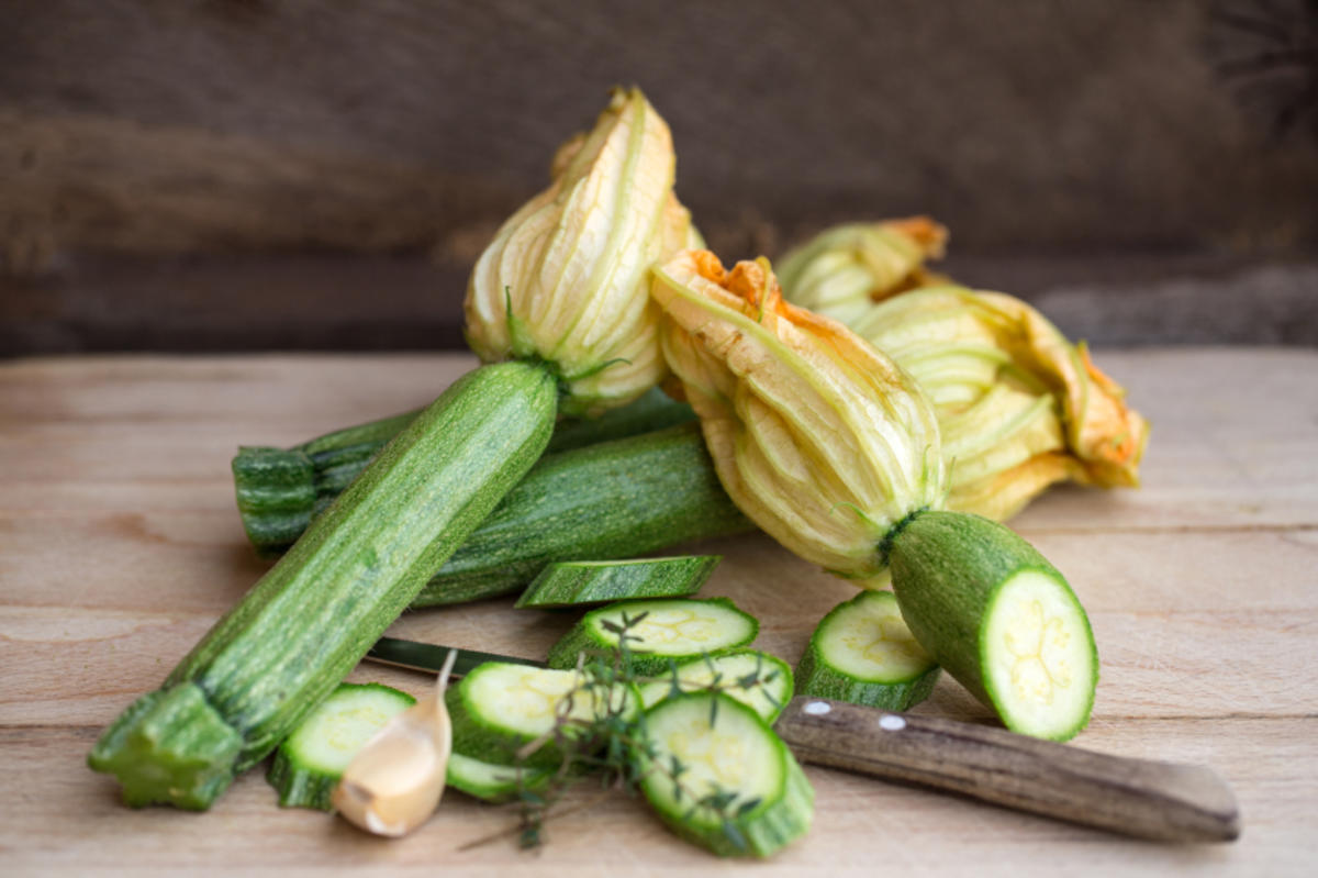 Sollten Sie Zucchini schälen oder nicht? Tipp kochbar.de