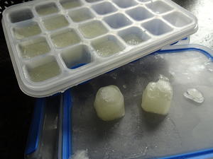 Sommer Bowle - gekühlt mit Eiswürfeln die die Bowle NICHT verwässern - Tip