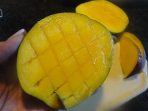 Mango zerteilen und servieren? ganz einfach - Tip