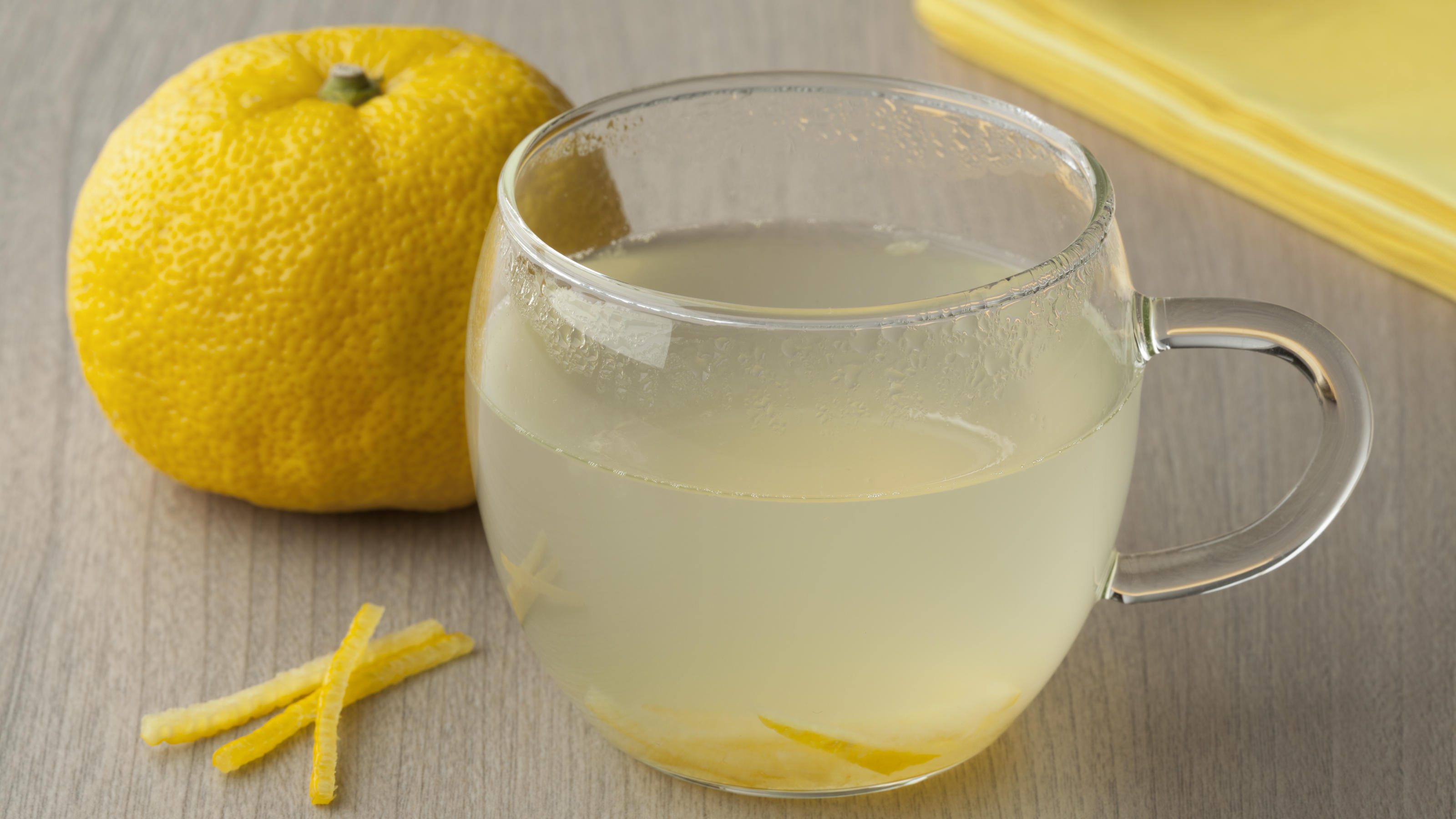 Hot Toddy und Yuzu Tee – auf diese neuen Trendgetränke bei Erkältung schwören jetzt viele Yuzu Tee