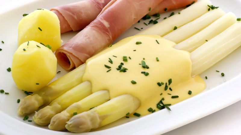 Spargel kochen: So gelingt das weiße Gold immer perfekt Fotolia 13428085 XL.jpg