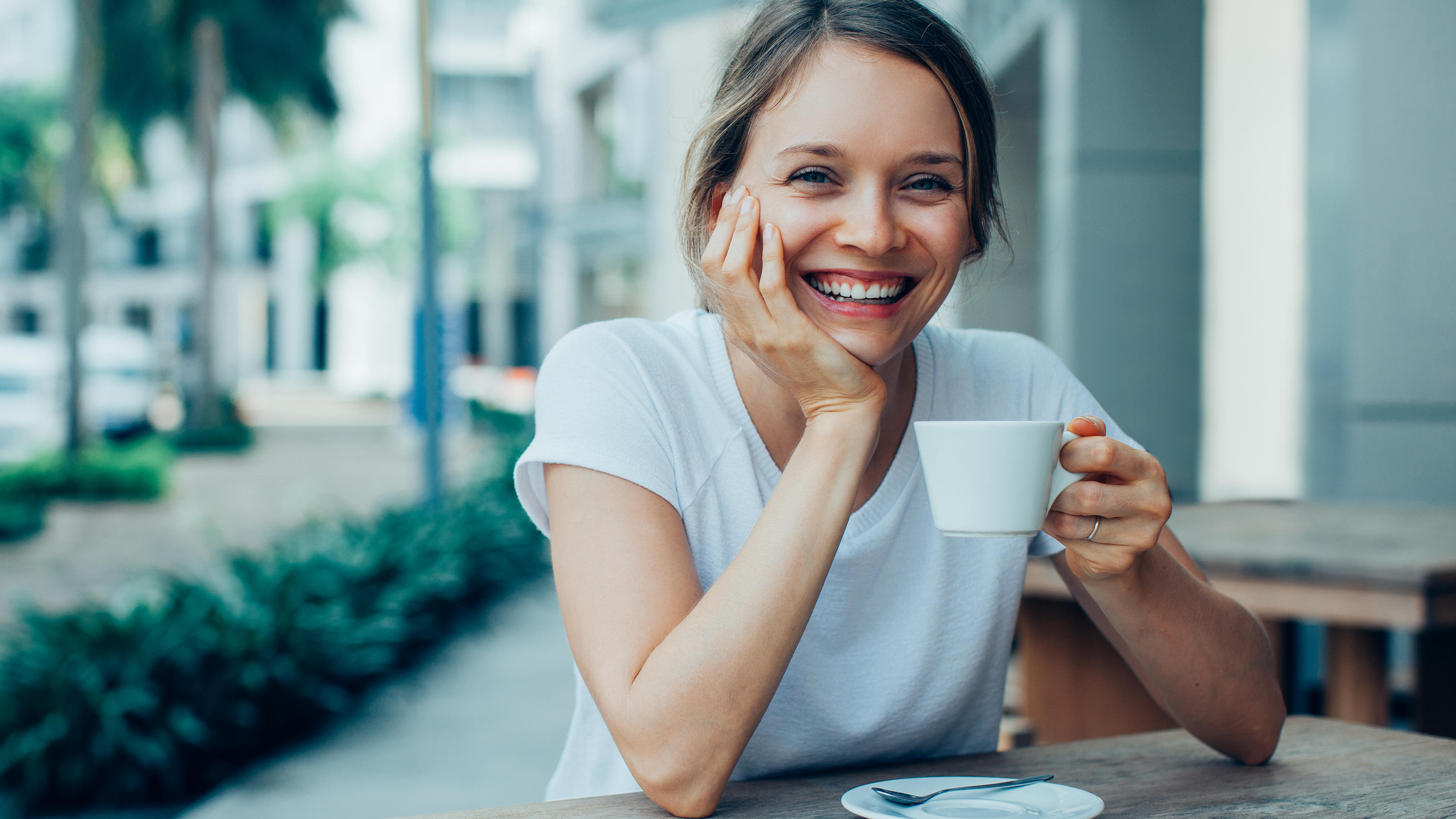 Diese 5 Getränke halten uns gesund! Ein Käffchen in Ehren kann niemand verwehren - das wäre auch keine gute Idee, denn Kaffee ist gesund.