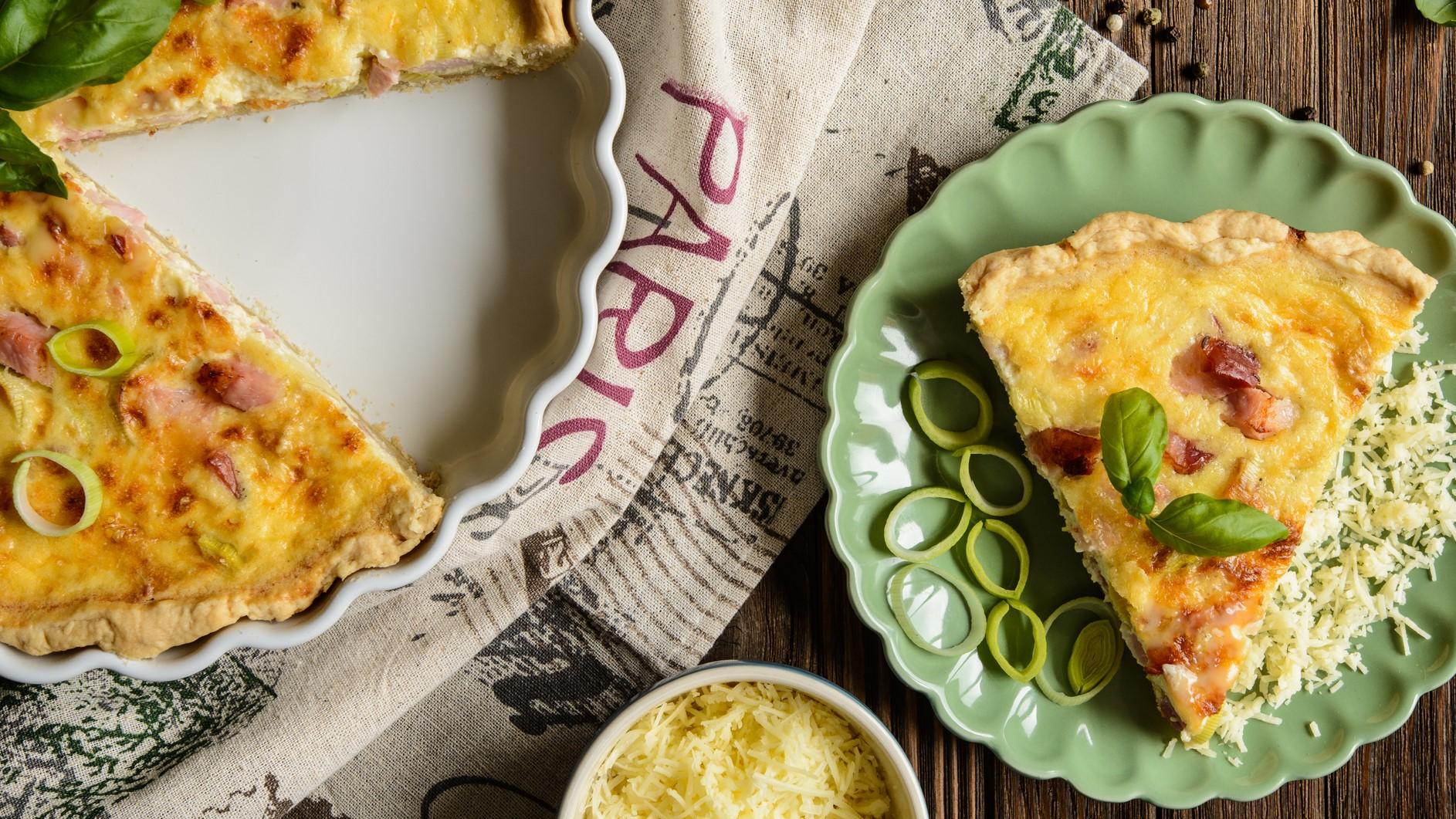 So gelingt Ihnen der leckere, französische Klassiker Die französische Quiche Lorraine feiert am 20. Mai ihren jährlichen Feiertag.