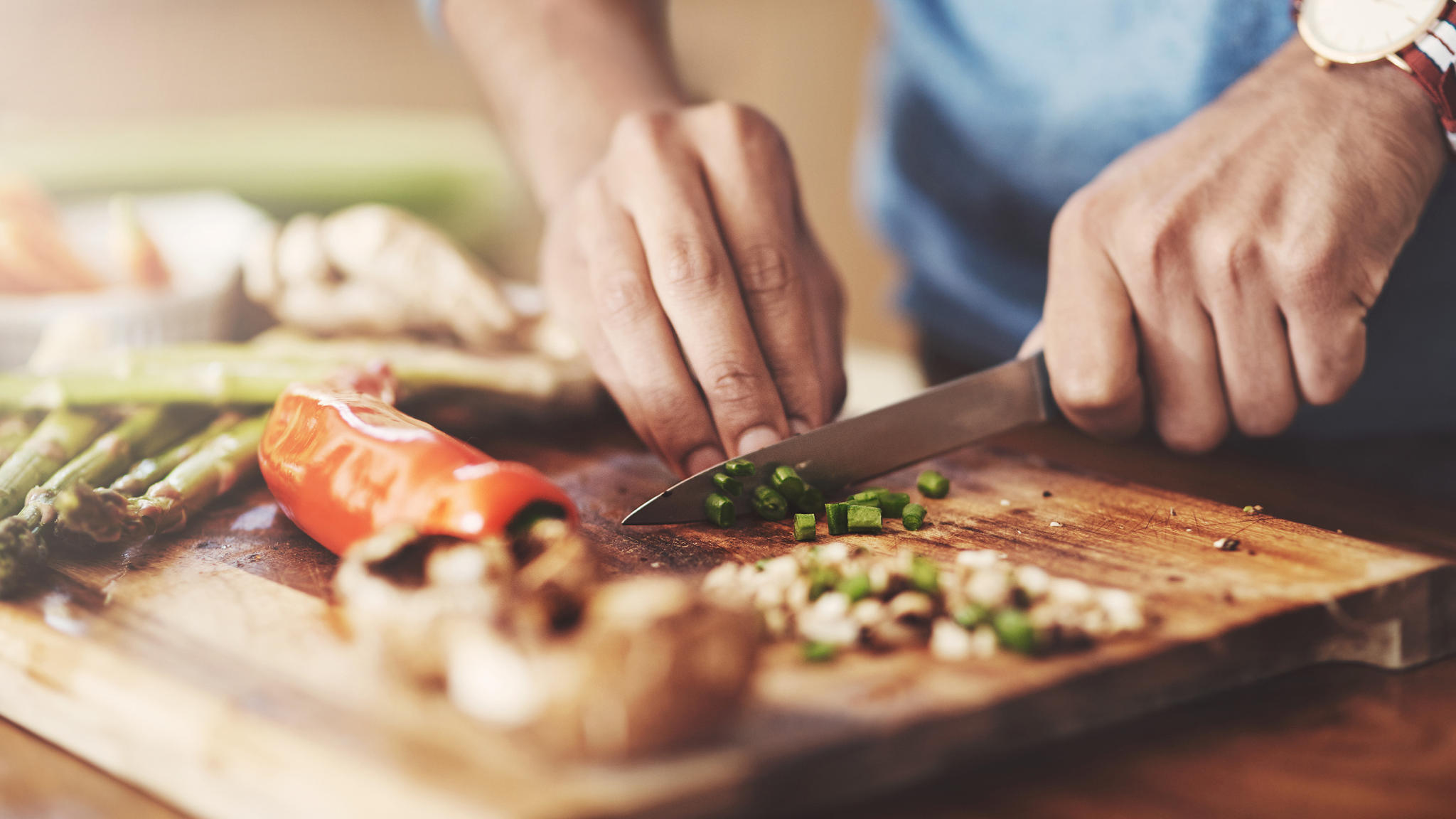Messerkunde: Die wichtigsten Messer zum Schälen, Schneiden und Sägen Mit guten Messern macht das Kochen direkt mehr Spaß.