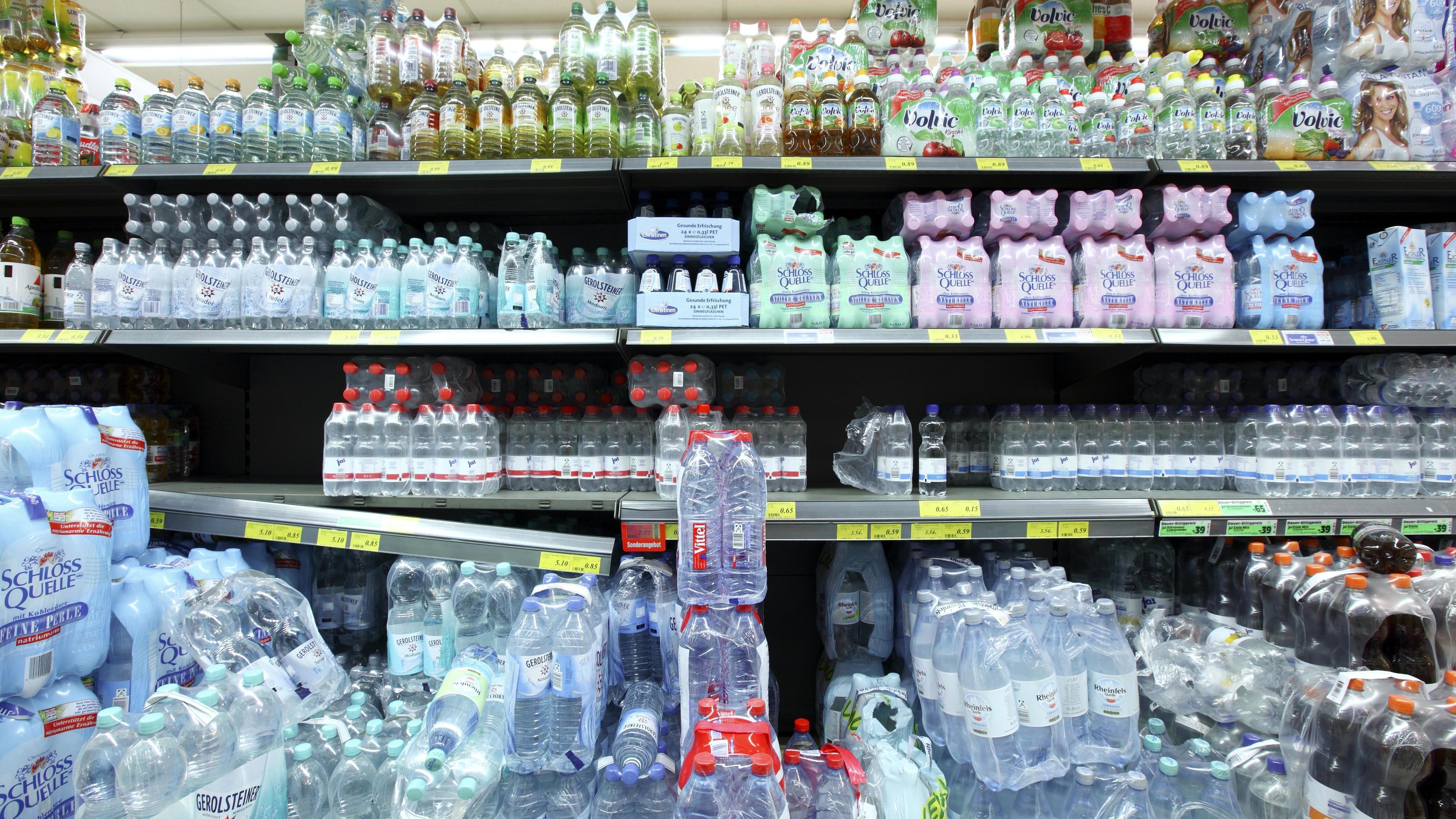 Mineralwasser Classic im Öko-Test: Nur die Hälfte ist empfehlenswert Mineralwasser im Supermarkt