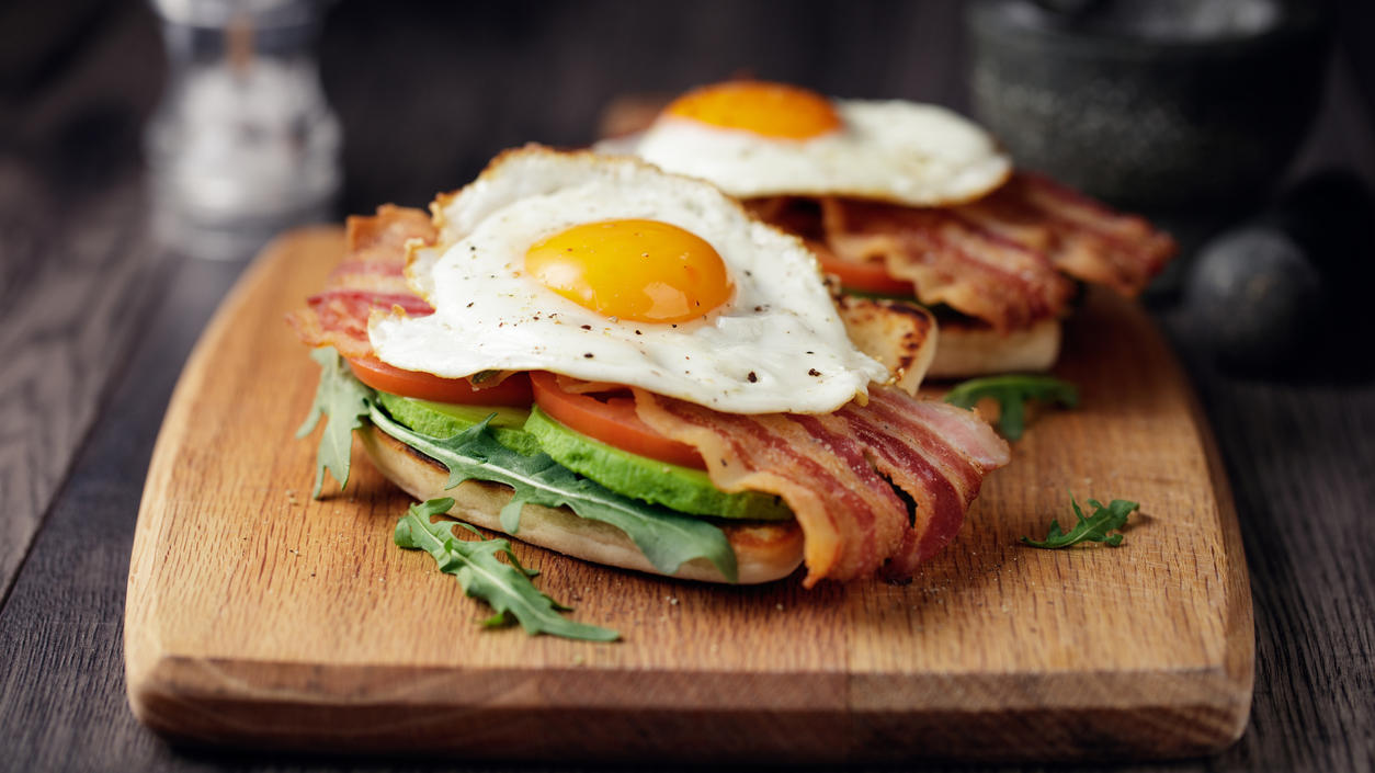 Macht vegane Ernährung unsere Kinder dumm? Eier und Speck